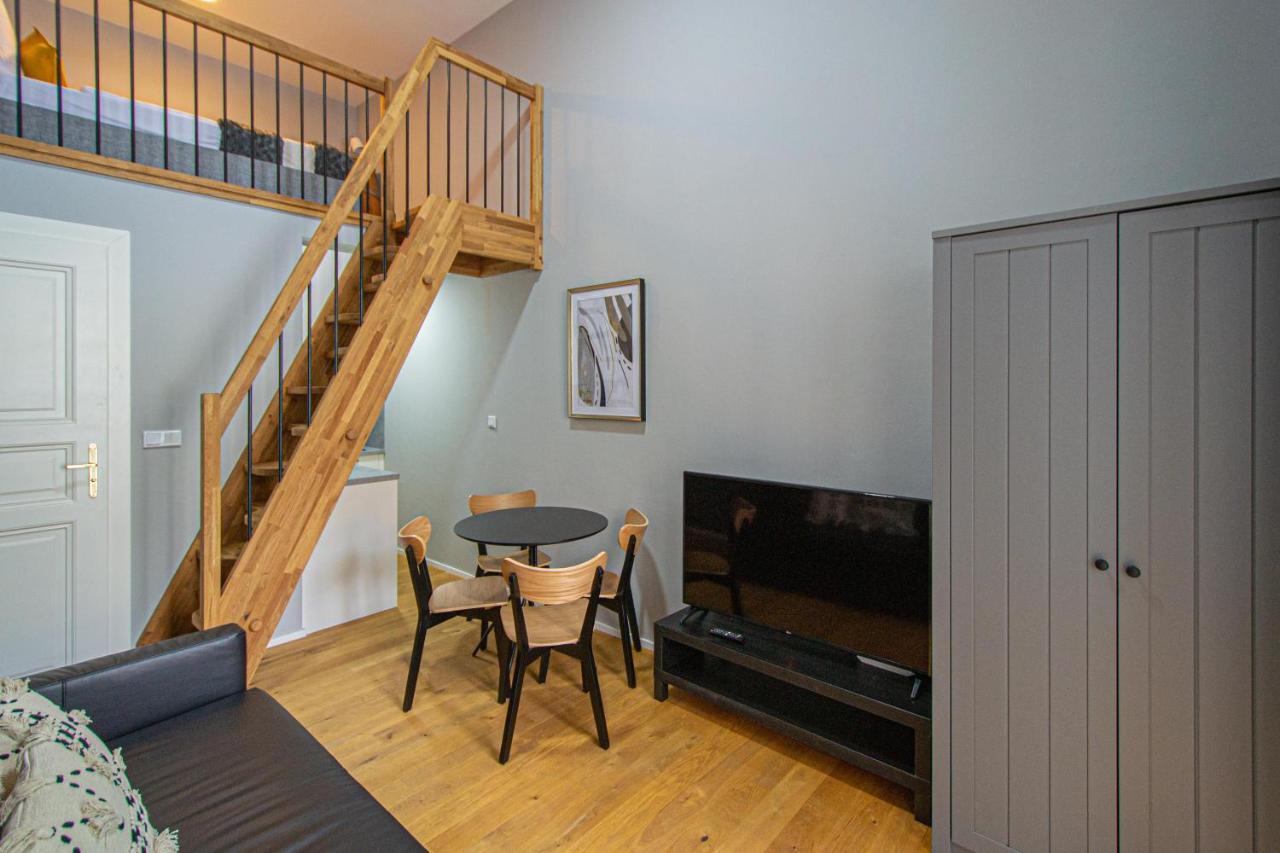 Main Train Station Apartment Close To The The Main Square! — Photos 1